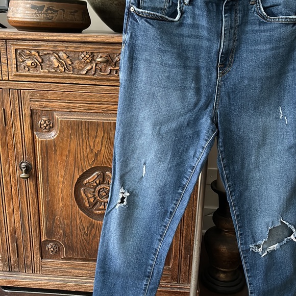 BDG Twig High-Rise Distressed Jeans - Picture 8 of 10
